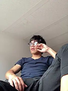 Snapshot of shadowsofgarden chatting on March 15, 6:32 pm shadowsofgarden online show from March 15, 6:32 pm