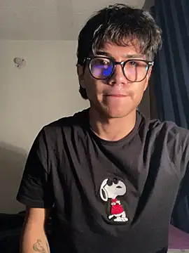 Snapshot of shadowsofgarden chatting on March 21, 1:24 am shadowsofgarden online show from March 21, 1:24 am