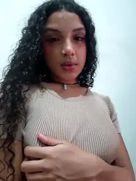 Snapshot of Majo_BigTits chatting on November 21, 1:32 pm Majo BigTits online show from November 21, 1:32 pm