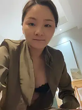 Snapshot of Mia-77 chatting on February 21, 1:33 pm Mia-77 online show from February 21, 1:33 pm