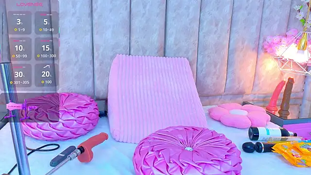 Snapshot of BrithanyParker_ chatting on November 12, 6:03 am BrithanyParker online show from November 12, 6:03 am