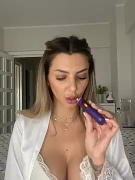 bambidolll online show from February 9, 9:16 am