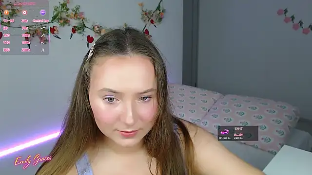 Snapshot of EmilyxxGraces chatting on May 31, 10:55 pm EmilyxxGraces online show from May 31, 10:55 pm