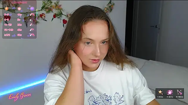 Snapshot of EmilyxxGraces chatting on July 23, 1:52 am EmilyxxGraces online show from July 23, 1:52 am