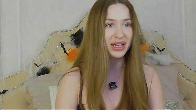 Snapshot of Jackie_White_ chatting on October 31, 4:46 am Jackie White online show from October 31, 4:46 am