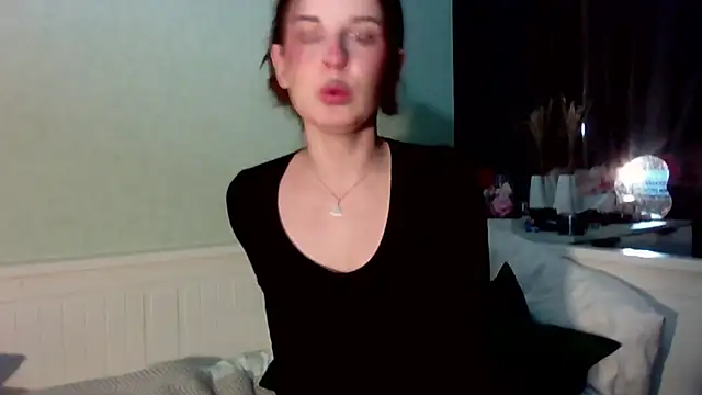 Snapshot of MollyBer chatting on February 16, 4:03 pm MollyBer online show from February 16, 4:03 pm