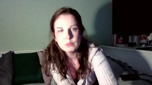 Snapshot of MollyBer chatting on February 19, 7:10 pm MollyBer online show from February 19, 7:10 pm