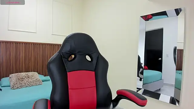 MELINAMARTINS online show from October 22, 7:35 pm