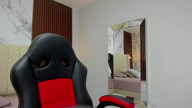 MELINAMARTINS online show from November 15, 12:23 pm