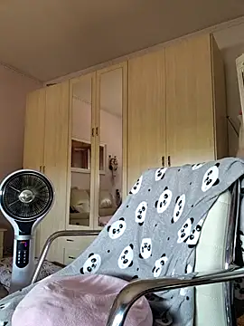 Snapshot of Cami_Skinny chatting on August 6, 2:52 pm Cami Skinny online show from August 6, 2:52 pm