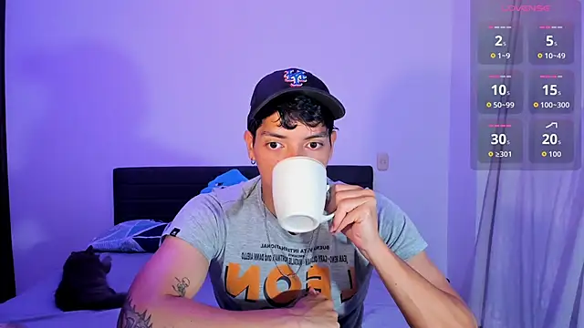  JacobMiller   online show from May 7, 9:42 pm