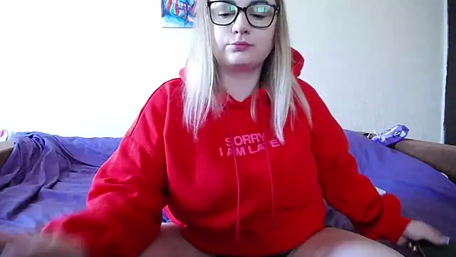 YourSwetiwGirl online show from April 28, 8:52 am