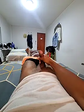 Snapshot of Axwiki chatting on February 9, 3:45 pm Axwiki online show from February 9, 3:45 pm