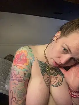 Snapshot of favoritestepsis chatting on November 17, 1:17 pm favoritestepsis online show from November 17, 1:17 pm