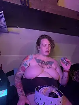 Snapshot of favoritestepsis chatting on November 25, 12:21 am favoritestepsis online show from November 25, 12:21 am