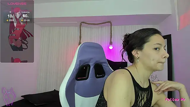 Snapshot of nicky_angel1 chatting on May 5, 3:53 pm nicky angel1 online show from May 5, 3:53 pm