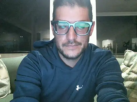 Snapshot of quitomanec chatting on May 18, 5:46 am quitomanec online show from May 18, 5:46 am