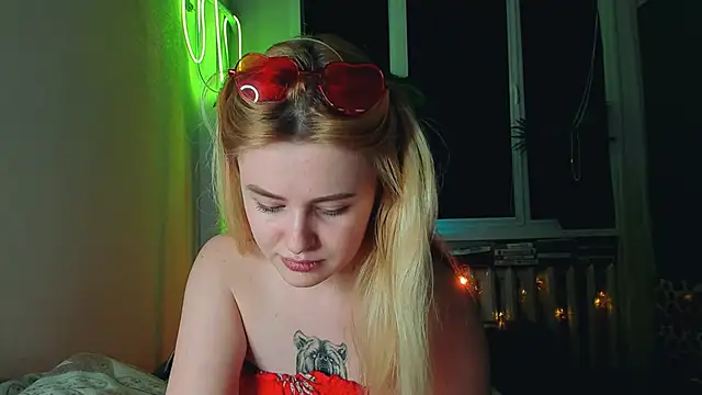 Alexa Pirs online show from March 3, 8:32 pm