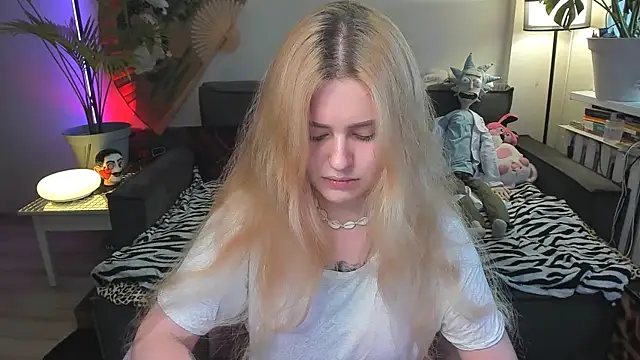 Alexa Pirs online show from July 3, 4:35 pm