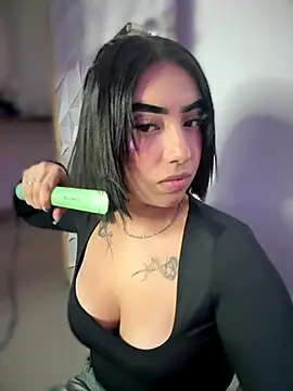 Snapshot of Scarlett-LS chatting on November 22, 2:32 am Scarlett-LS online show from November 22, 2:32 am