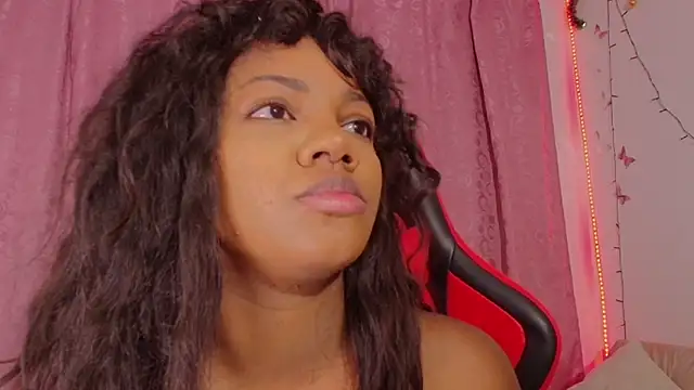 Daphnewalker   online show from December 17, 11:05 am