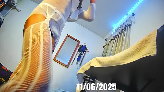 Snapshot of Fhrankie_xxl chatting on November 7, 5:18 am Fhrankie xxl online show from November 7, 5:18 am