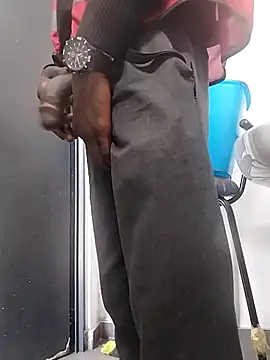 Snapshot of machinery98ron chatting on December 17, 9:15 am machinery98ron online show from December 17, 9:15 am