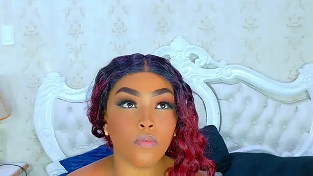 Snapshot of TianahGlow chatting on November 6, 2:12 am TianahGlow online show from November 6, 2:12 am