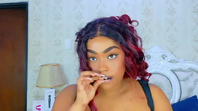 Snapshot of TianahGlow chatting on November 8, 8:51 pm TianahGlow online show from November 8, 8:51 pm