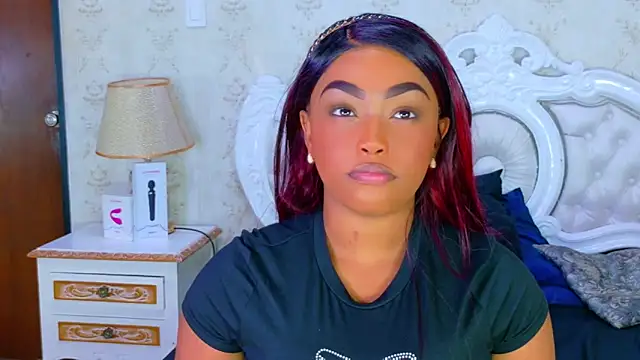 Snapshot of TianahGlow chatting on November 10, 8:30 pm TianahGlow online show from November 10, 8:30 pm