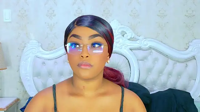 Snapshot of TianahGlow chatting on November 20, 8:30 pm TianahGlow online show from November 20, 8:30 pm