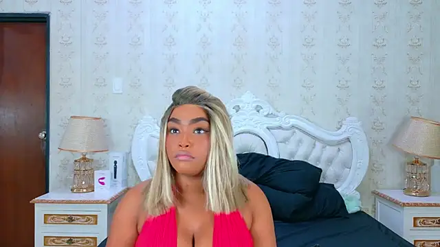 Snapshot of TianahGlow chatting on November 21, 8:40 pm TianahGlow online show from November 21, 8:40 pm