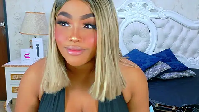 Snapshot of TianahGlow chatting on November 27, 8:33 pm TianahGlow online show from November 27, 8:33 pm