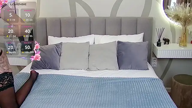 Snapshot of WoW__JuliaBlonde chatting on October 14, 2:56 am WoW JuliaBlonde online show from October 14, 2:56 am