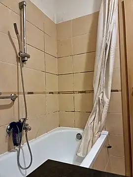 Snapshot of Budibudi5 chatting on February 21, 5:53 pm Budibudi5 online show from February 21, 5:53 pm