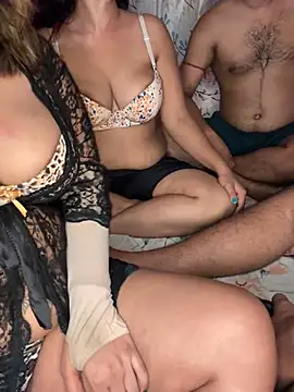 WifyHubby 38 online show from February 27, 9:25 pm