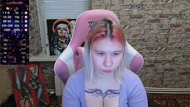 Snapshot of Little_kitsune1707 chatting on November 23, 7:19 am Little kitsune1707 online show from November 23, 7:19 am