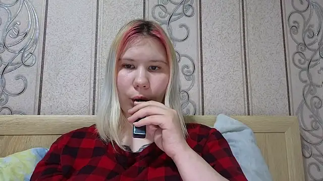 Snapshot of Little_kitsune1707 chatting on November 25, 12:05 pm Little kitsune1707 online show from November 25, 12:05 pm