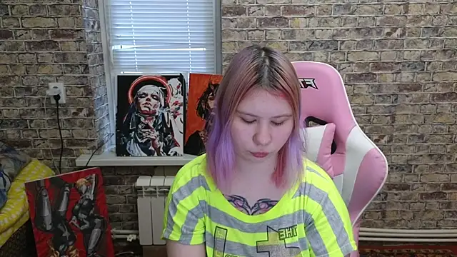 Snapshot of Little_kitsune1707 chatting on December 14, 7:03 am Little kitsune1707 online show from December 14, 7:03 am