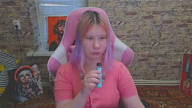 Snapshot of Little_kitsune1707 chatting on December 20, 9:05 am Little kitsune1707 online show from December 20, 9:05 am