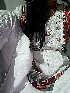 Snapshot of lovely----bhabhi chatting on December 16, 5:29 pm lovely----bhabhi online show from December 16, 5:29 pm