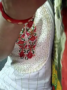 Snapshot of lovely----bhabhi chatting on December 18, 4:02 pm lovely----bhabhi online show from December 18, 4:02 pm