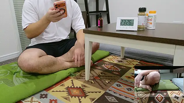 Snapshot of YARASERO-kun chatting on October 5, 2:26 pm YARASERO-kun online show from October 5, 2:26 pm