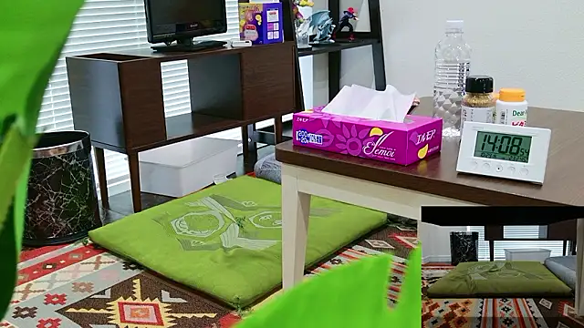 Snapshot of YARASERO-kun chatting on October 29, 5:10 am YARASERO-kun online show from October 29, 5:10 am