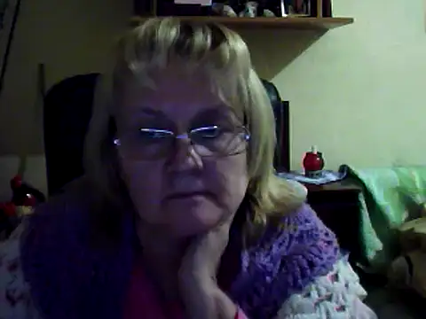 Snapshot of Violet5364 chatting on February 15, 5:50 pm Violet5364 online show from February 15, 5:50 pm