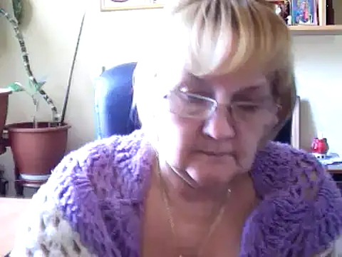 Snapshot of Violet5364 chatting on March 6, 10:20 am Violet5364 online show from March 6, 10:20 am