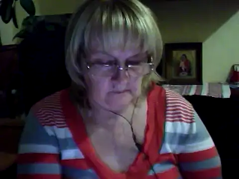 Snapshot of Violet5364 chatting on November 1, 3:36 pm Violet5364 online show from November 1, 3:36 pm