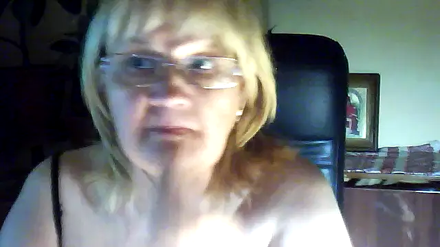 Snapshot of Violet5364 chatting on November 13, 8:19 pm Violet5364 online show from November 13, 8:19 pm