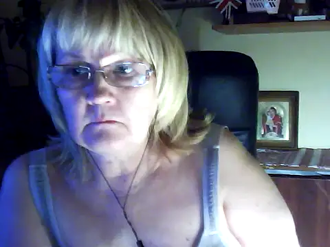 Snapshot of Violet5364 chatting on November 20, 9:25 pm Violet5364 online show from November 20, 9:25 pm