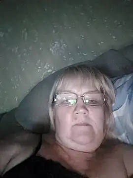 Snapshot of Violet5364 chatting on November 25, 9:37 pm Violet5364 online show from November 25, 9:37 pm